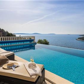 3 Bedroom Villa in Uvala Ljubljeva near Trogir, sleeps 6-7